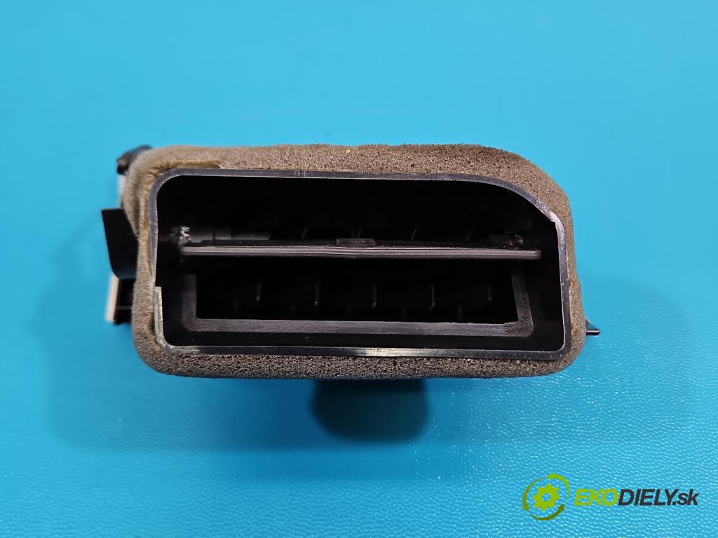 Skoda Octavia III 2013- 1.5 TSI 150 HP manual 110 kW 1498 cm3 5- Mřížka: kúrenia ostatné 5E0819701E