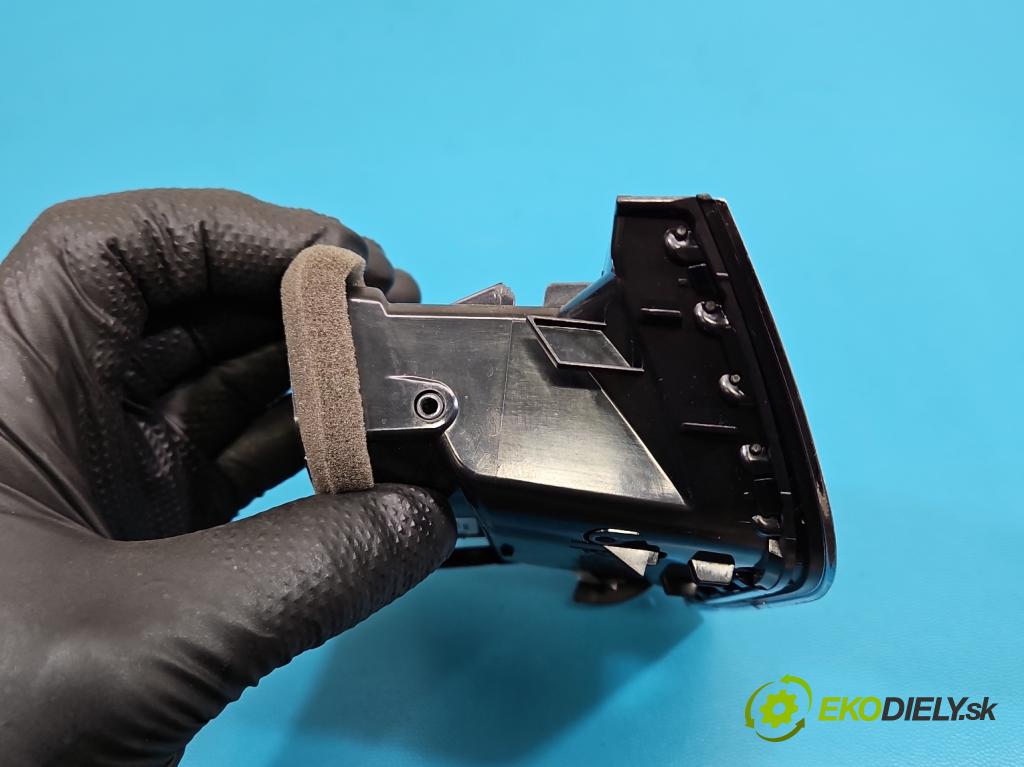 Skoda Octavia III 2013- 1.5 TSI 150 HP manual 110 kW 1498 cm3 5- Mřížka: kúrenia ostatné