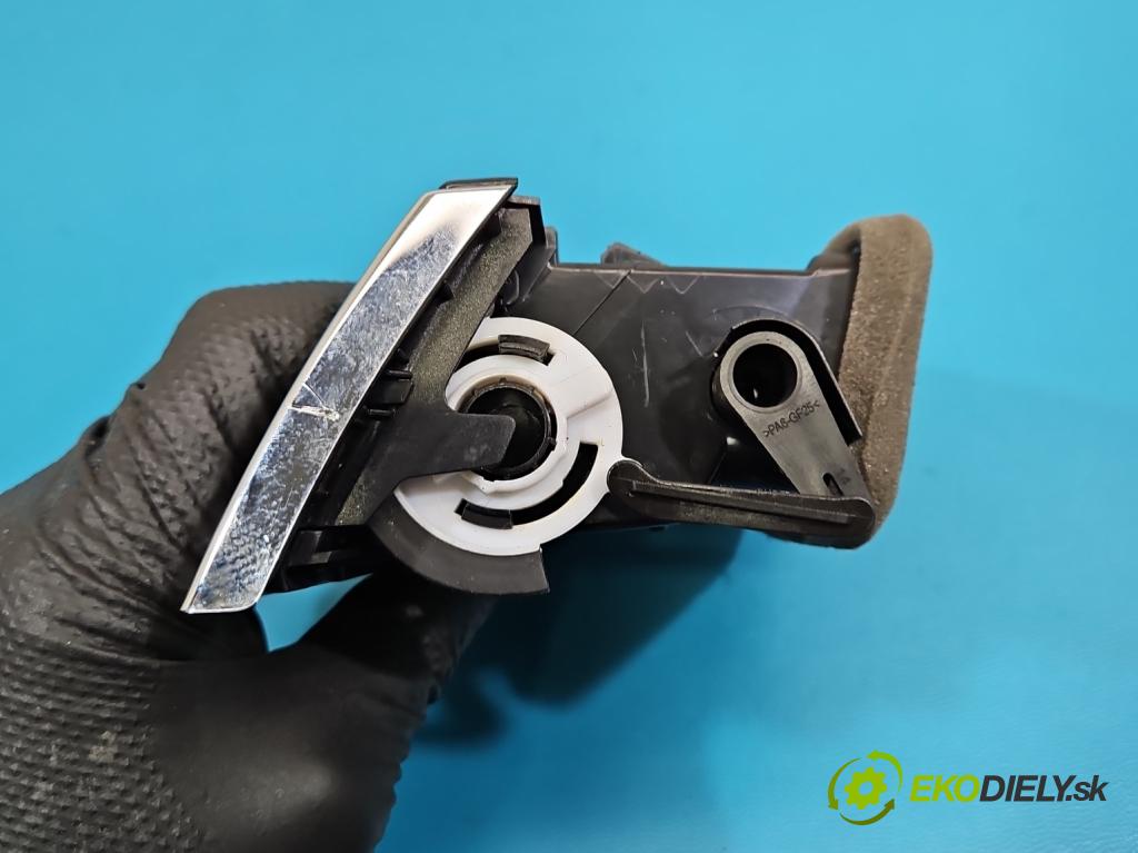 Skoda Octavia III 2013- 1.5 TSI 150 HP manual 110 kW 1498 cm3 5- Mřížka: kúrenia ostatné