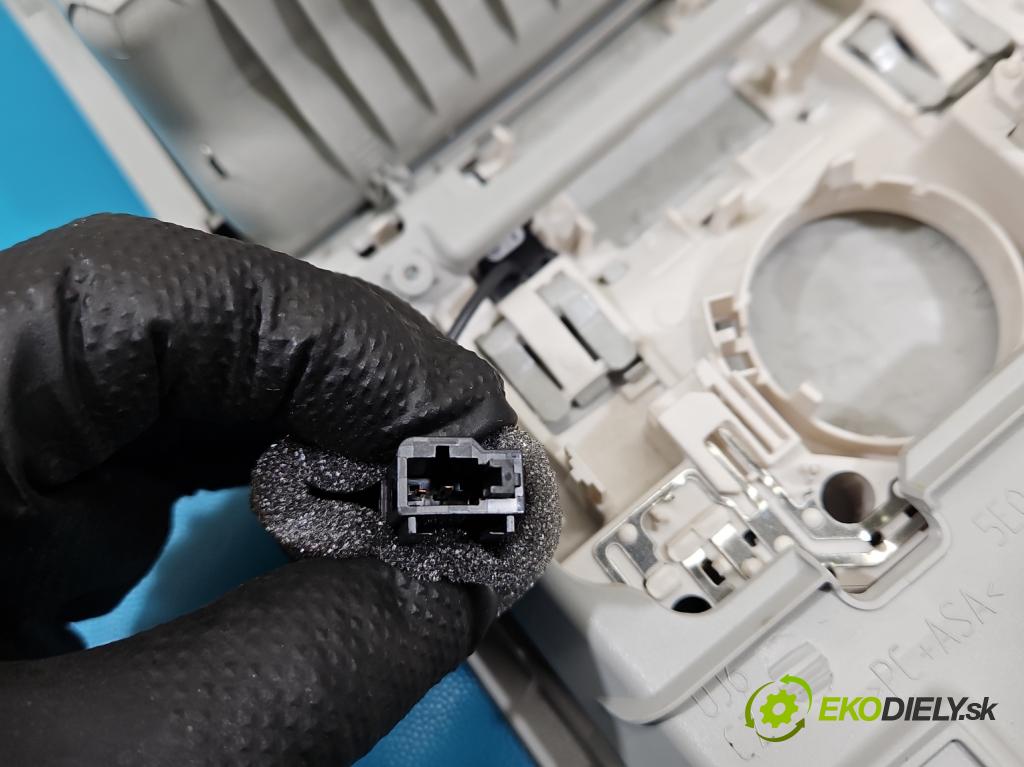 Skoda Octavia III 2013- 1.5 TSI 150 HP manual 110 kW 1498 cm3 5- svetlo / reflektor interiéra 1K0947105