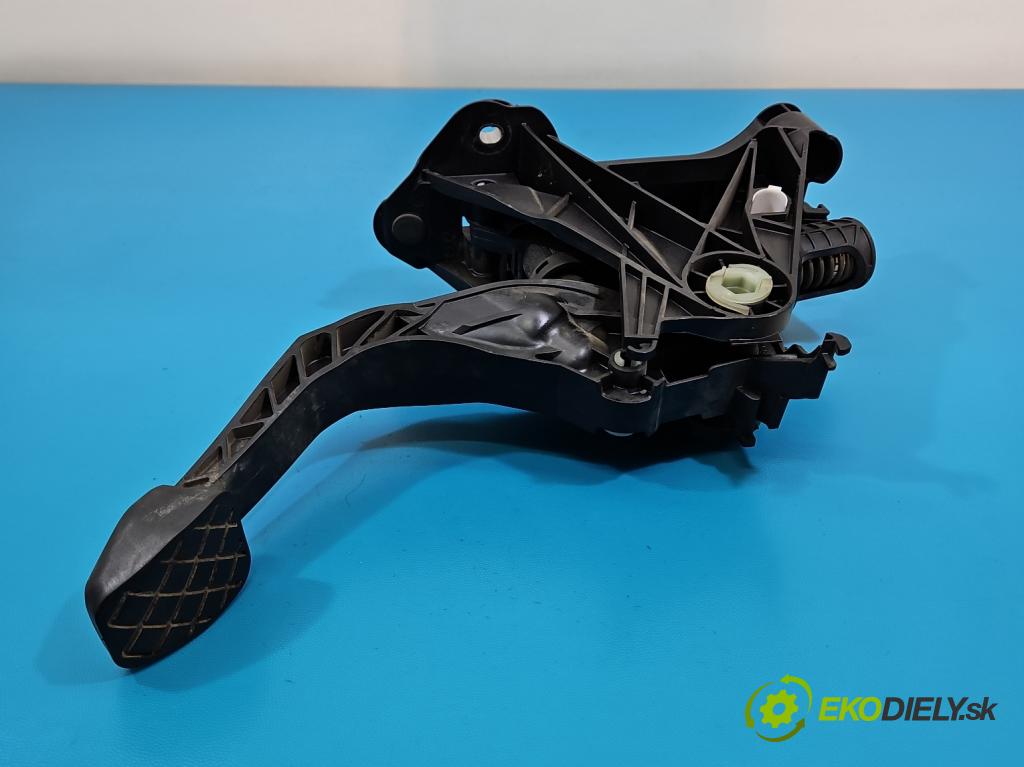 Skoda Octavia III 2013- 1.5 TSI 150 HP manual 110 kW 1498 cm3 5- pedále ostatné 5Q1721059HN