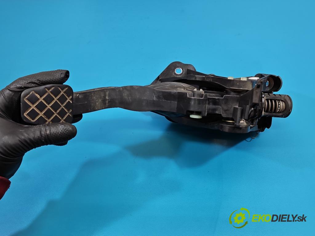 Skoda Octavia III 2013- 1.5 TSI 150 HP manual 110 kW 1498 cm3 5- pedále ostatné 5Q1721059HN