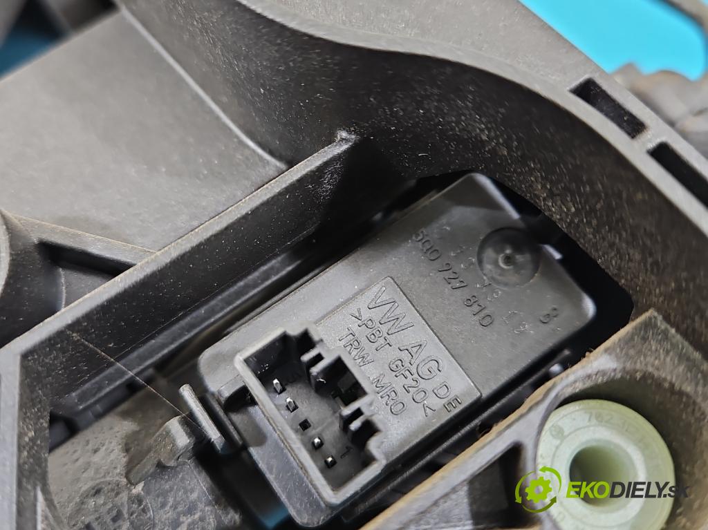 Skoda Octavia III 2013- 1.5 TSI 150 HP manual 110 kW 1498 cm3 5- pedále ostatné 5Q1721059HN