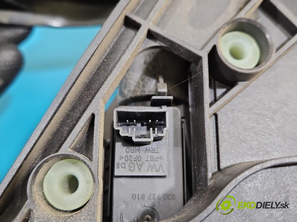 Skoda Octavia III 2013- 1.5 TSI 150 HP manual 110 kW 1498 cm3 5- pedále ostatné 5Q1721059HN