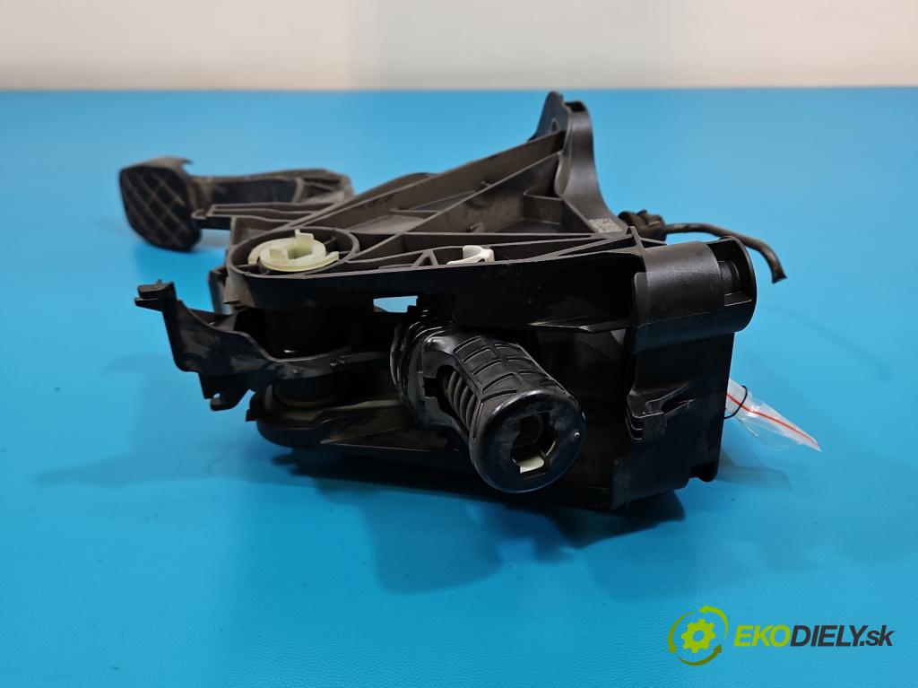 Skoda Octavia III 2013- 1.5 TSI 150 HP manual 110 kW 1498 cm3 5- pedále ostatné 5Q1721059HN