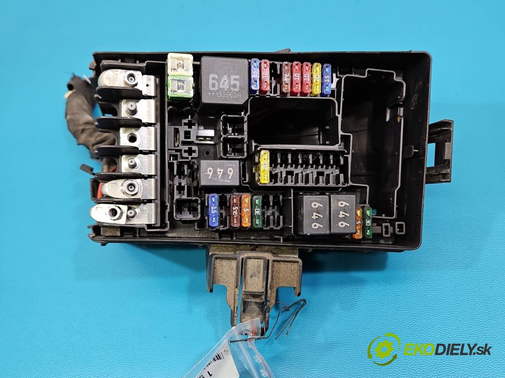 Skoda Octavia III 2013- 1.5 TSI 150 HP manual 110 kW 1498 cm3 5- skrinka poistka 5Q0937125B (Poistková skrinka)