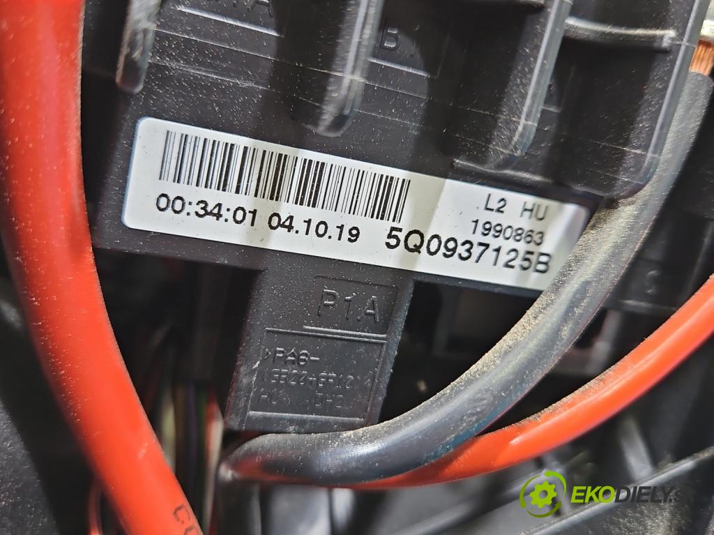 Skoda Octavia III 2013- 1.5 TSI 150 HP manual 110 kW 1498 cm3 5- skrinka poistka 5Q0937125B (Poistková skrinka)