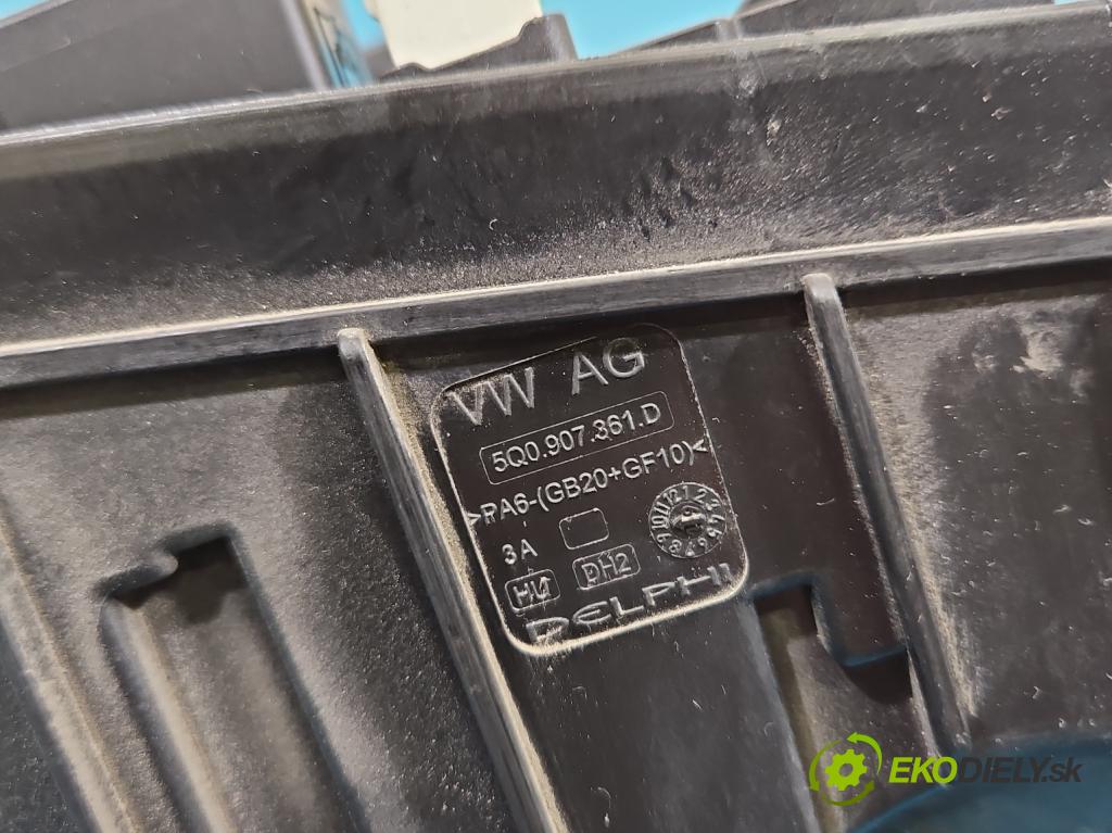 Skoda Octavia III 2013- 1.5 TSI 150 HP manual 110 kW 1498 cm3 5- skrinka poistka 5Q0937125B (Poistková skrinka)