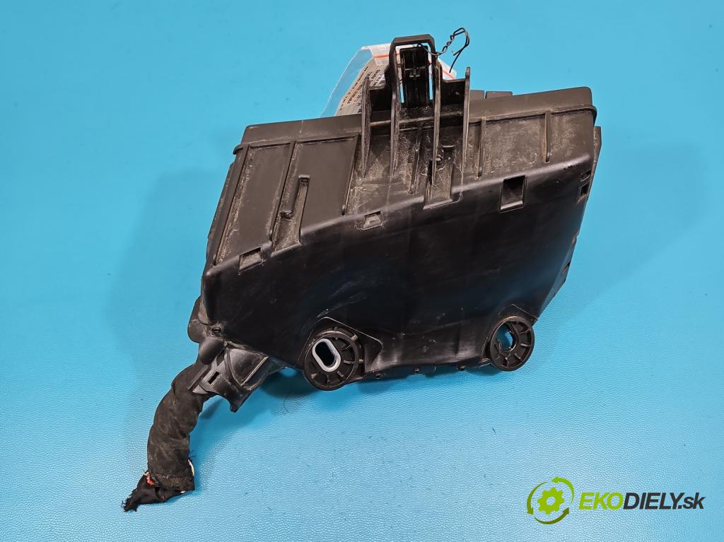 Skoda Octavia III 2013- 1.5 TSI 150 HP manual 110 kW 1498 cm3 5- skrinka poistka 5Q0937125B (Poistková skrinka)