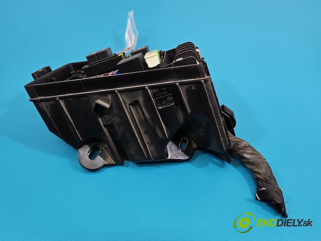 Skoda Octavia III 2013- 1.5 TSI 150 HP manual 110 kW 1498 cm3 5- skrinka poistka 5Q0937125B (Poistková skrinka)