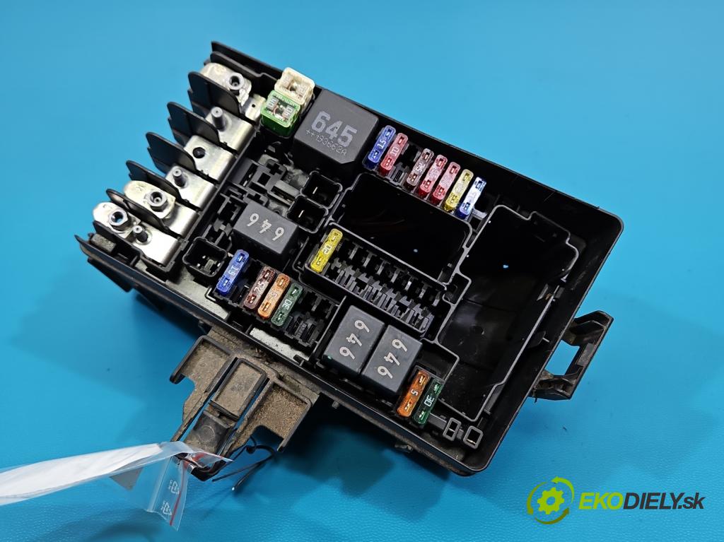 Skoda Octavia III 2013- 1.5 TSI 150 HP manual 110 kW 1498 cm3 5- skrinka poistka 5Q0937125B (Poistková skrinka)