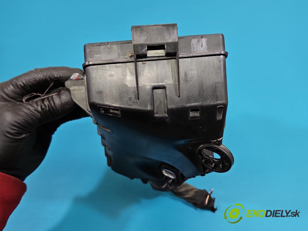 Skoda Octavia III 2013- 1.5 TSI 150 HP manual 110 kW 1498 cm3 5- skrinka poistka 5Q0937125B (Poistková skrinka)