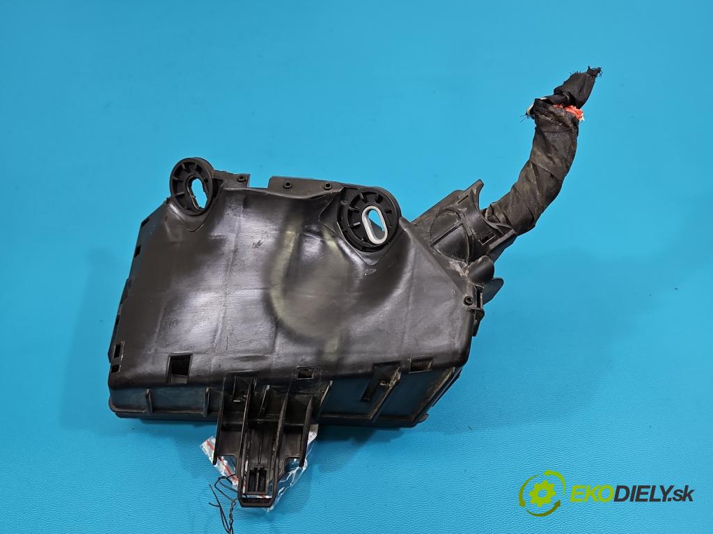 Skoda Octavia III 2013- 1.5 TSI 150 HP manual 110 kW 1498 cm3 5- skrinka poistka 5Q0937125B (Poistková skrinka)