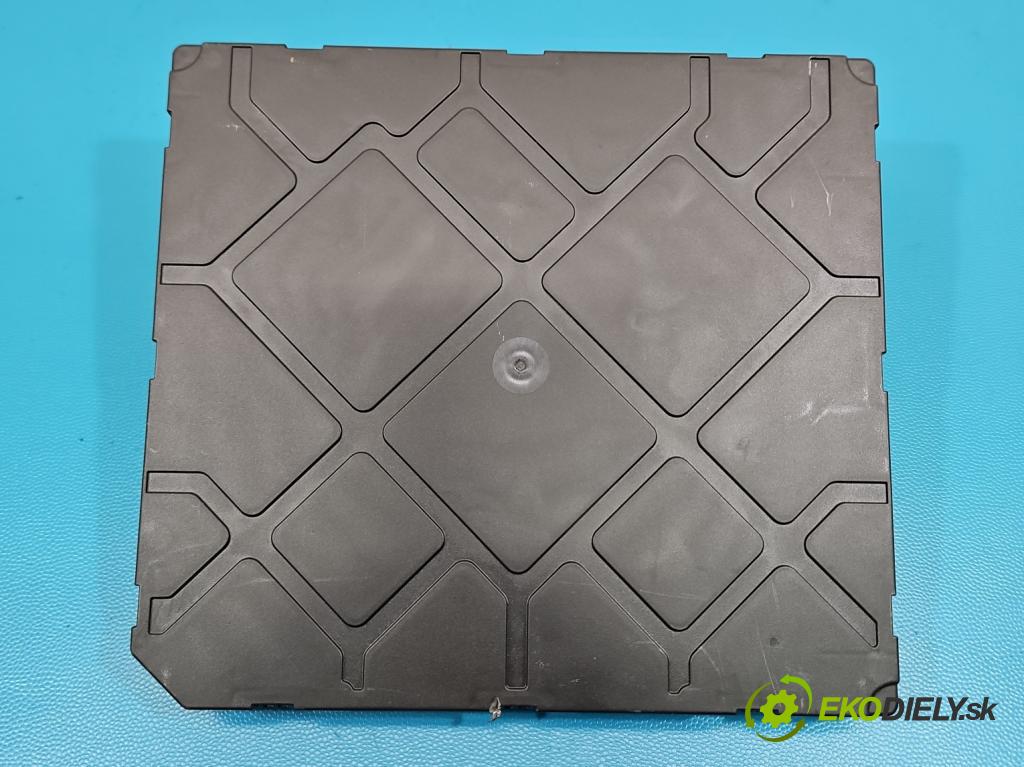 Skoda Octavia III 2013- 1.5 TSI 150 HP manual 110 kW 1498 cm3 5- riadiaca jednotka komfortu 5Q0937084DE