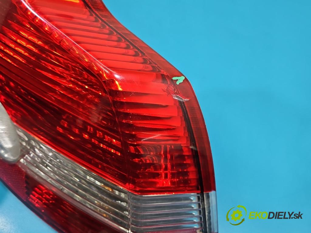 Volvo S40 II 2004-2012 2.0 hdi 136 HP manual 100 kW 1997 cm3 4- svetlo / reflektor zadné pravé 31213170 (Kľučka dverí ostatné)