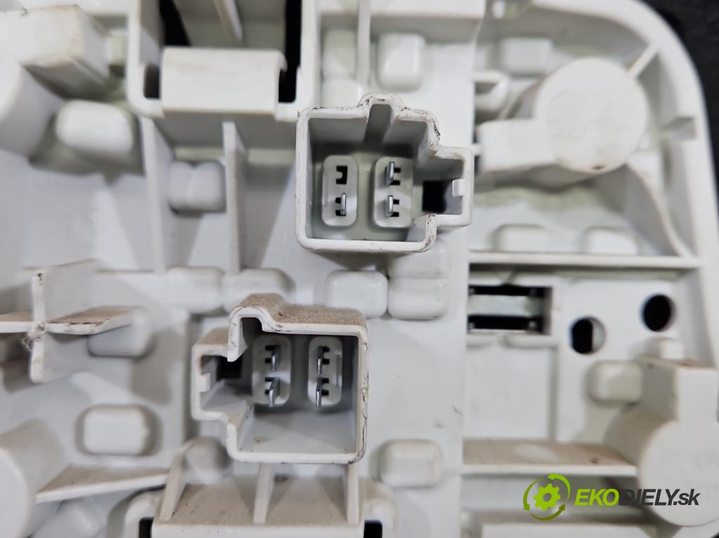 Volvo S40 II 2004-2012 2.0 hdi 136 HP manual 100 kW 1997 cm3 4- svetlo / reflektor zadné pravé 31213170 (Kľučka dverí ostatné)