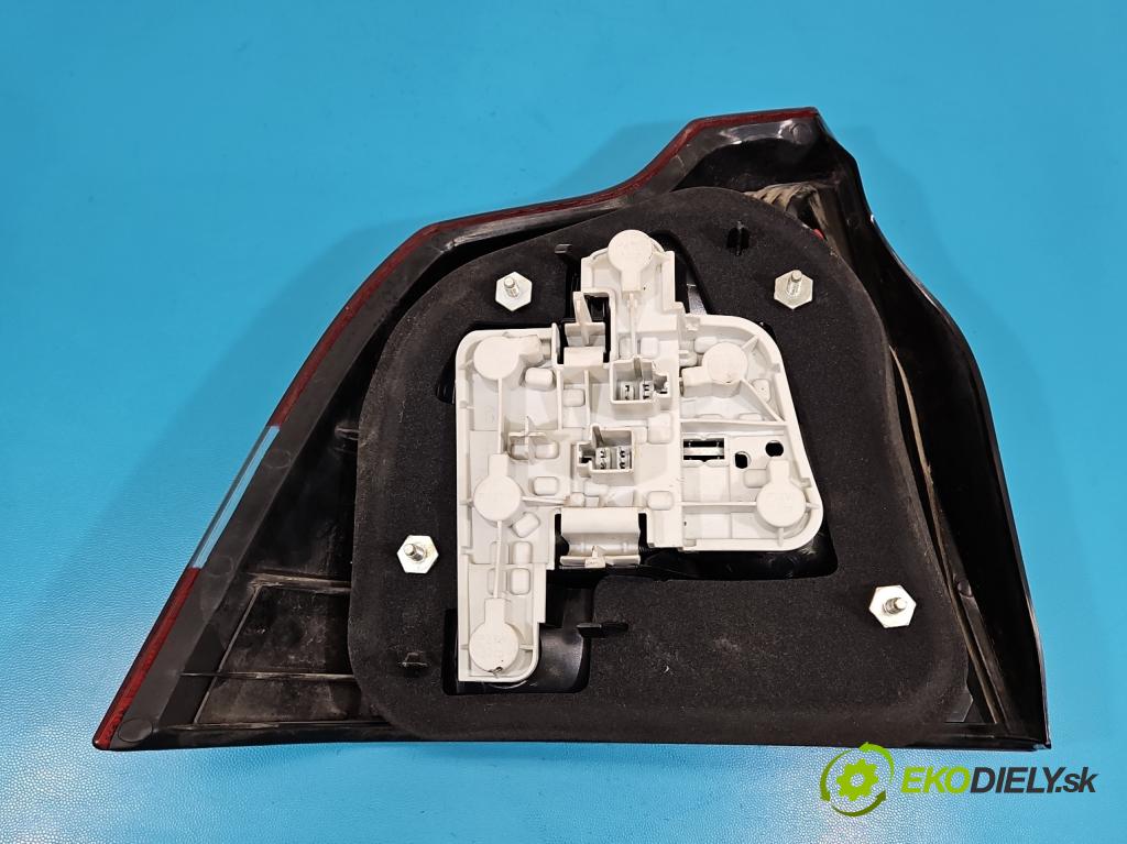 Volvo S40 II 2004-2012 2.0 hdi 136 HP manual 100 kW 1997 cm3 4- svetlo / reflektor zadné pravé 31213170 (Kľučka dverí ostatné)