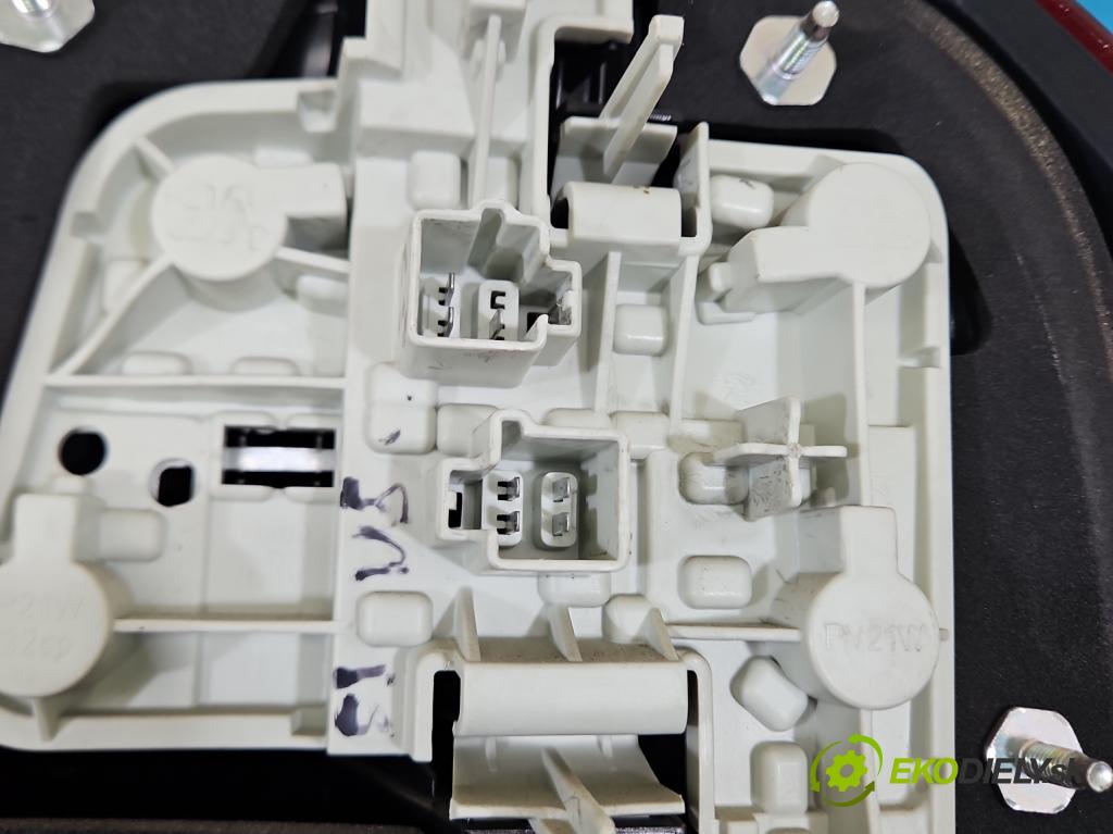 Volvo S40 II 2004-2012 2.0 hdi 136hp manual 100 kW 1997 cm3 4- světlo zadní levé 30678737 (Klika dveří ostatní)