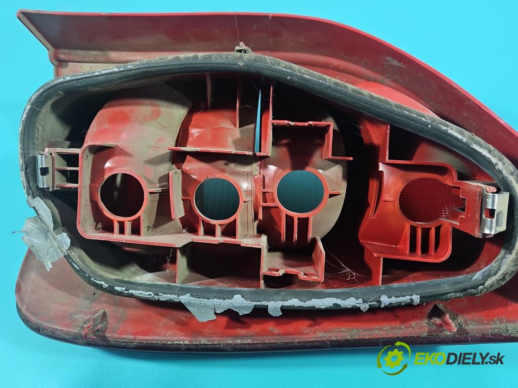 Citroen Xsara Picasso 1.6 8V 95 hp manual 70 kW 1587 cm3 5- světlo zadní levé  (Klika dveří ostatní)