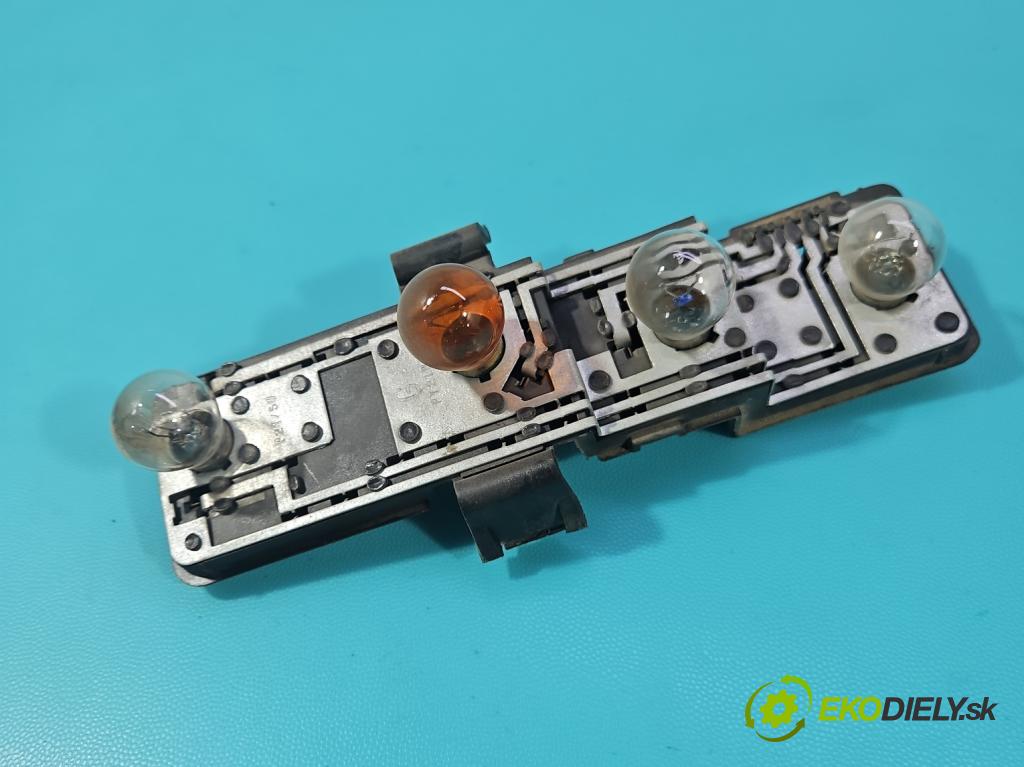 Citroen Xsara Picasso 1.6 8V 95 hp manual 70 kW 1587 cm3 5- světlo zadní levé  (Klika dveří ostatní)