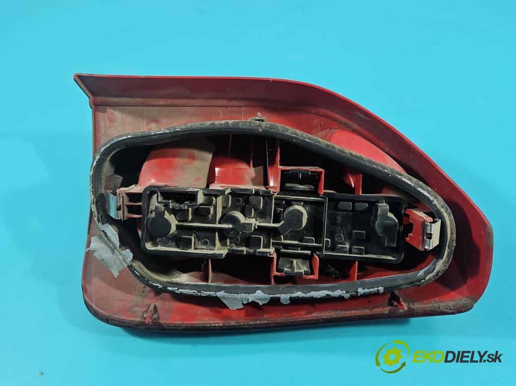 Citroen Xsara Picasso 1.6 8V 95 hp manual 70 kW 1587 cm3 5- světlo zadní levé  (Klika dveří ostatní)