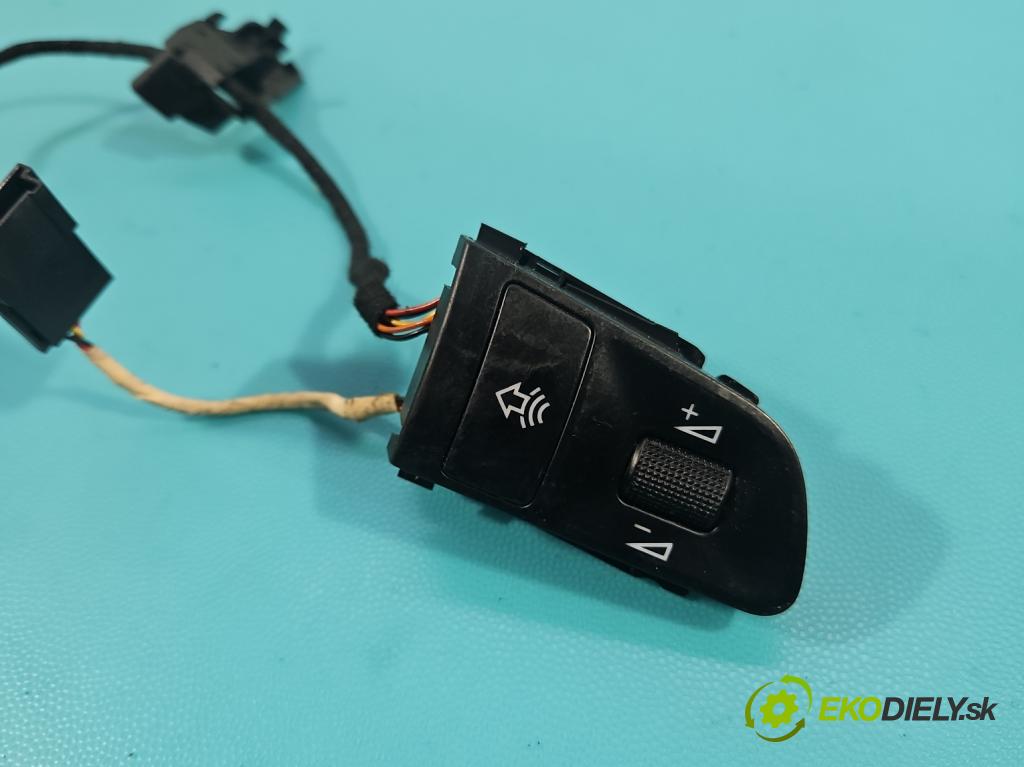 Audi A4 B8 2007-2015 1.8 TFSI 160 HP manual 118 kW 1798 cm3 5- prepínač multifunkční: řízení: 4F0951527D (Prepínacie páčky pod volantom)