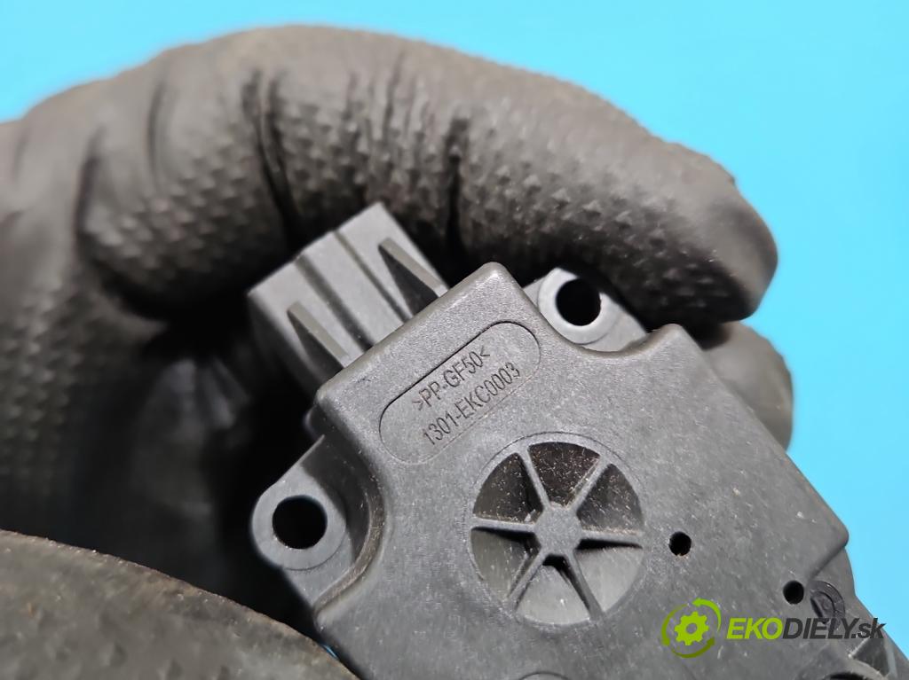 Bmw iX1 U11 0.0 elektrický: 272 hp automatic 200 kW 1 cm3 5- motorek topení T53556C-E