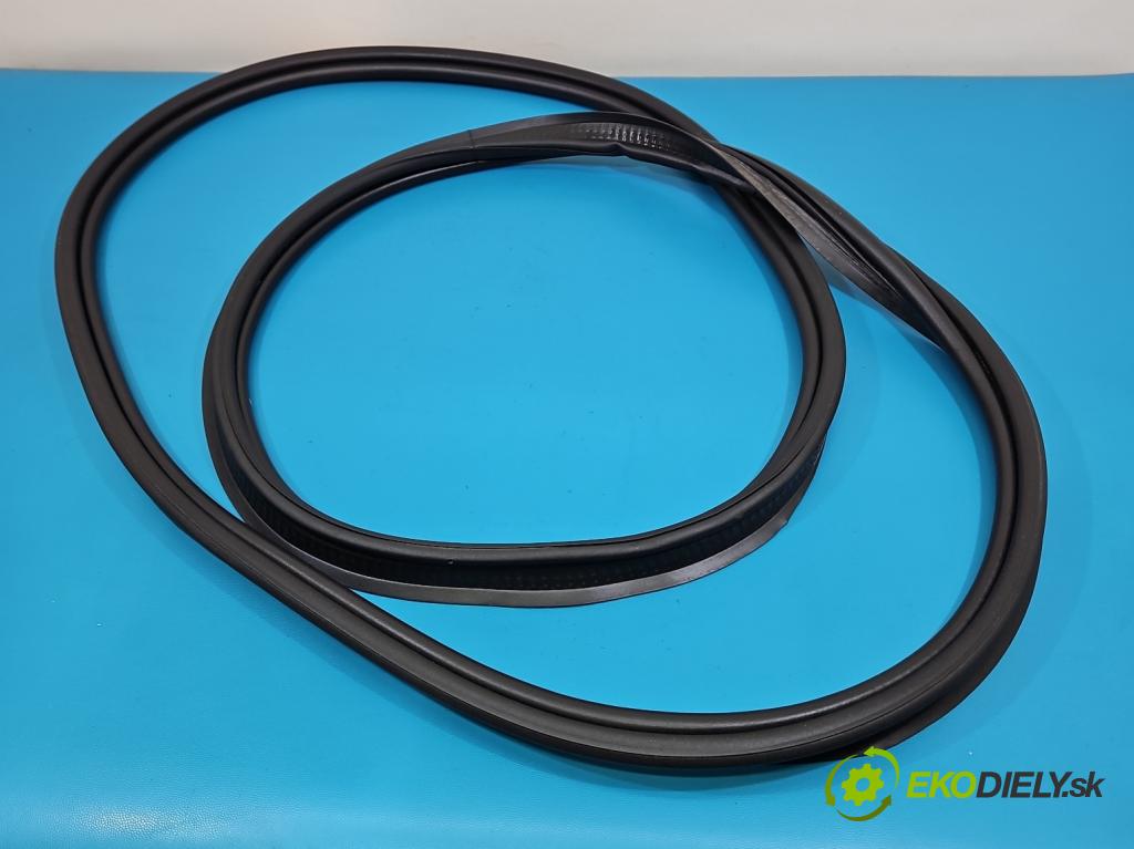 Bmw iX1 U11 0.0 elektrický: 272 hp automatic 200 kW 1 cm3 5- Těsnění: kufrových dveří 