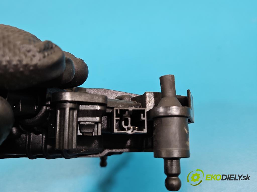 Bmw iX1 U11 0.0 elektrický: 272 HP automatic 200 kW 1 cm3 5- zámok kufrové dvere zadné E65212-100