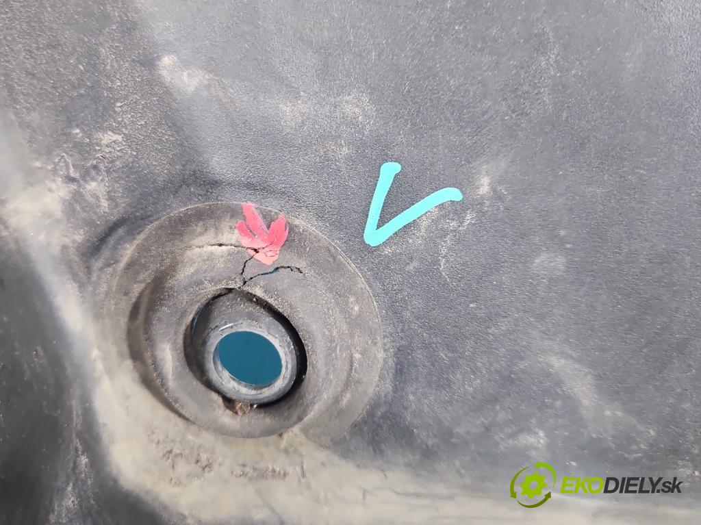 Mercedes GL II X166 2012-2015 4.7 V8 278928 340KM: automatic 250 kW 4663 cm3 5- torpédo A1668300028 (Torpédo (plast pod čelným sklom))