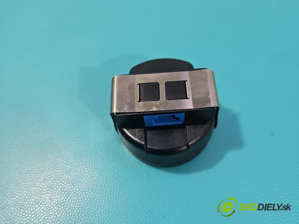 Mercedes GL II X166 2012-2015 4.7 V8 278928 340KM automatic 250 kW 4663 cm3 5- snímač déšť: A2469012504 (Snímač deště)