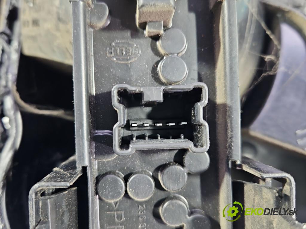 Nissan Almera N16 2000-2006 2.2 td 110 HP manual 81 kW 2184 cm3 3- svetlo / reflektor zadné pravé (Kľučka dverí ostatné)