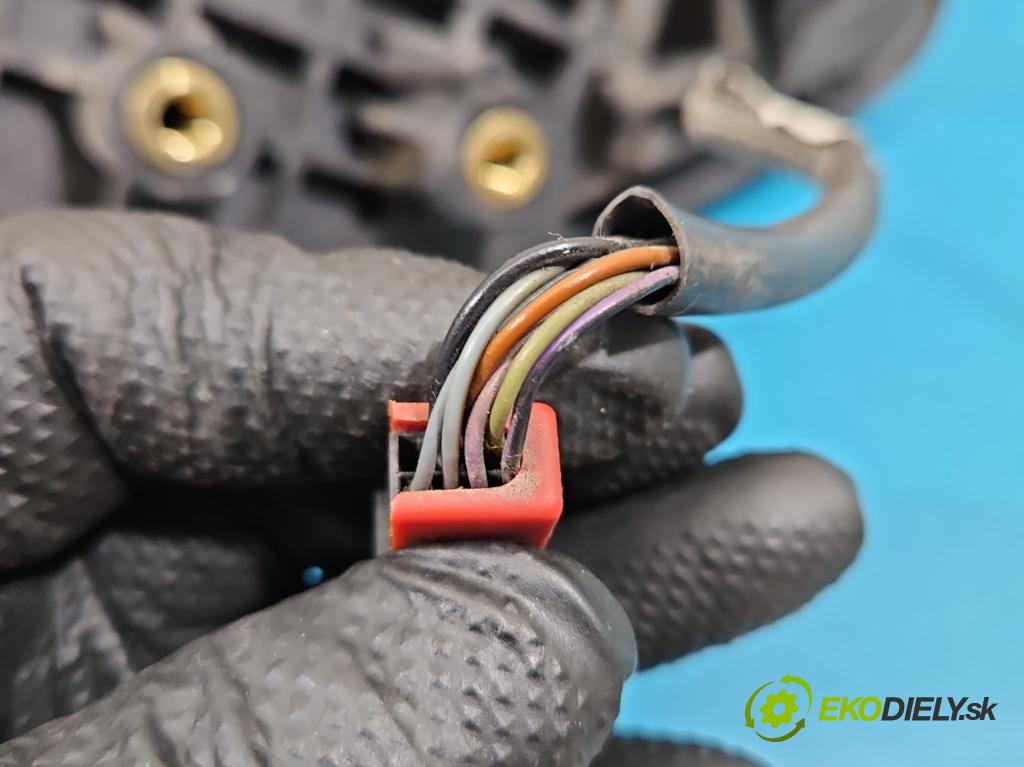 Peugeot Bipper 1.4 hdi 68 HP manual 50 kW 1399 cm3 5- zrkadlo pravé  (Kľučka dverí ostatné)