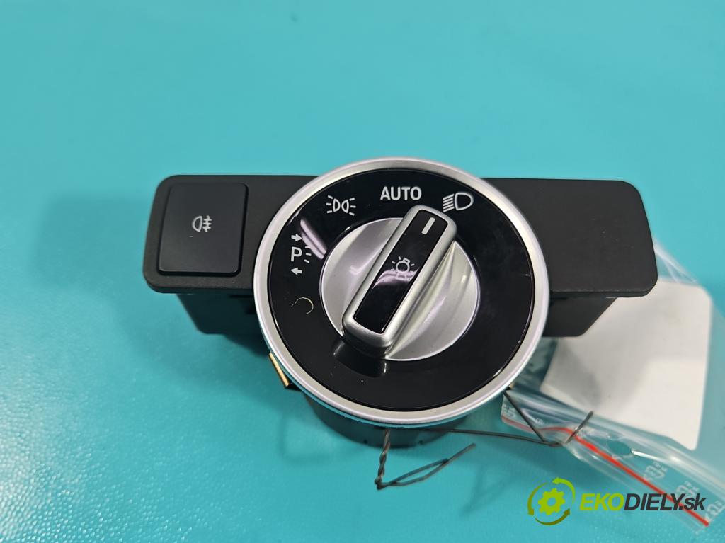 Mercedes GL II X166 2012-2015 4.7 V8 278928 340KM: automatic 250 kW 4663 cm3 5- prepínač světla: na doska: 