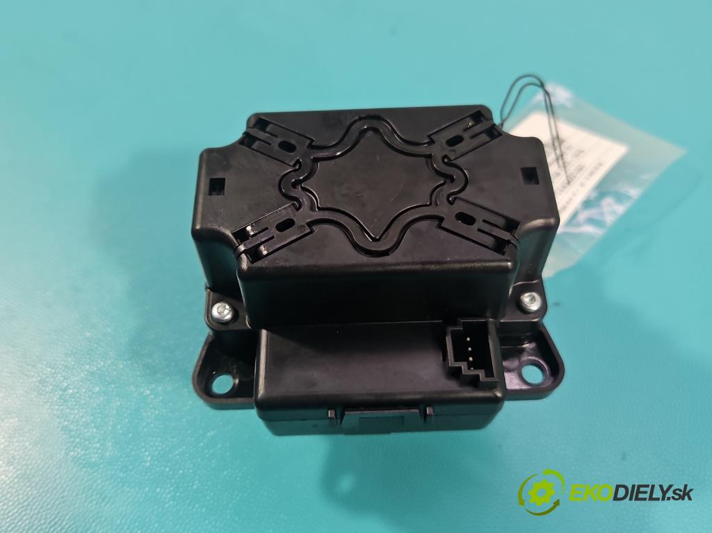 Mercedes GL II X166 2012-2015 4.7 V8 278928 340KM: automatic 250 kW 4663 cm3 5- prepínač rádio: navigácie A1669003701