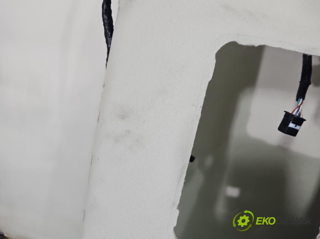 Toyota Corolla E21 2019- špinavý: / sedan