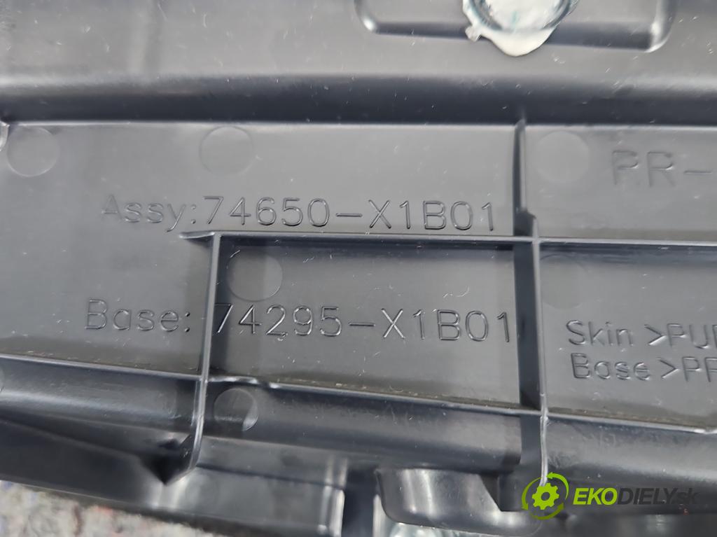 Lexus NX I 2014-2021 2.5 16V 155 HP automatic 114 kW 2494 cm3 5- Čalounictví: dvere zadné pravé 74650-X1B01