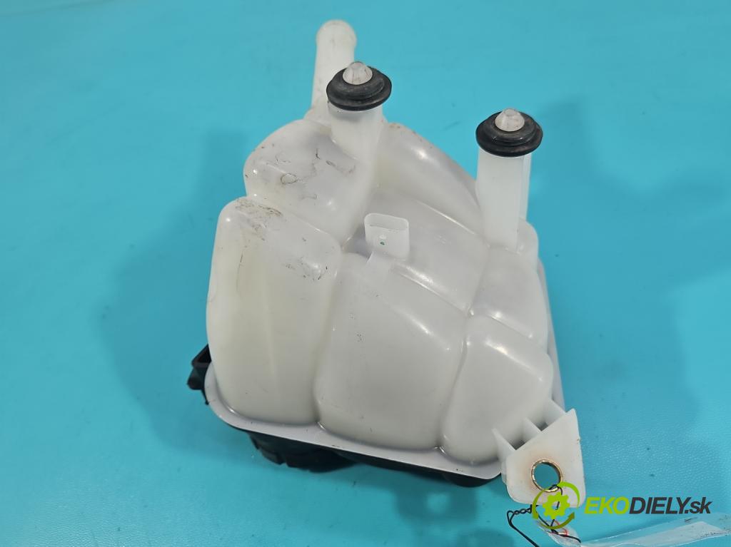 Mercedes GL II X166 2012-2015 4.7 V8 278928 340KM: automatic 250 kW 4663 cm3 5- Nádrž: kompenzačné: