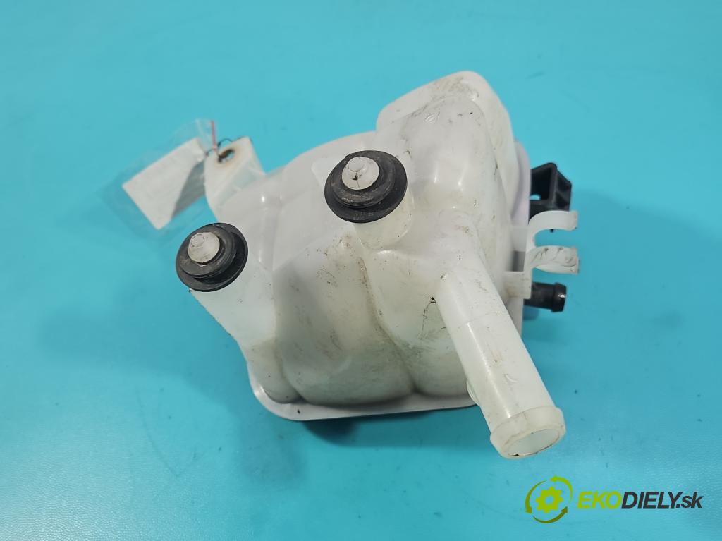 Mercedes GL II X166 2012-2015 4.7 V8 278928 340KM: automatic 250 kW 4663 cm3 5- Nádrž: kompenzačné: