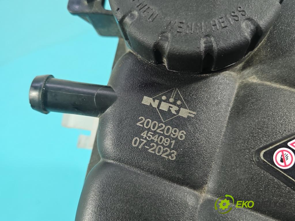 Mercedes GL II X166 2012-2015 4.7 V8 278928 340KM: automatic 250 kW 4663 cm3 5- Nádrž: kompenzačné: