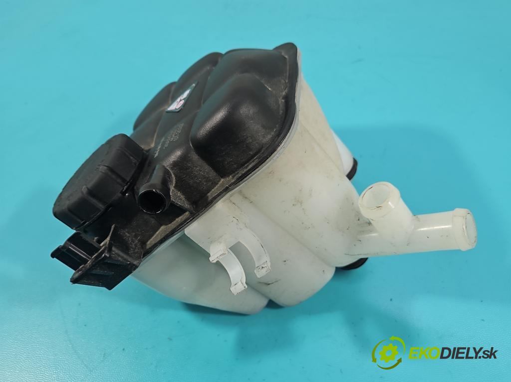 Mercedes GL II X166 2012-2015 4.7 V8 278928 340KM: automatic 250 kW 4663 cm3 5- Nádrž: kompenzačné: