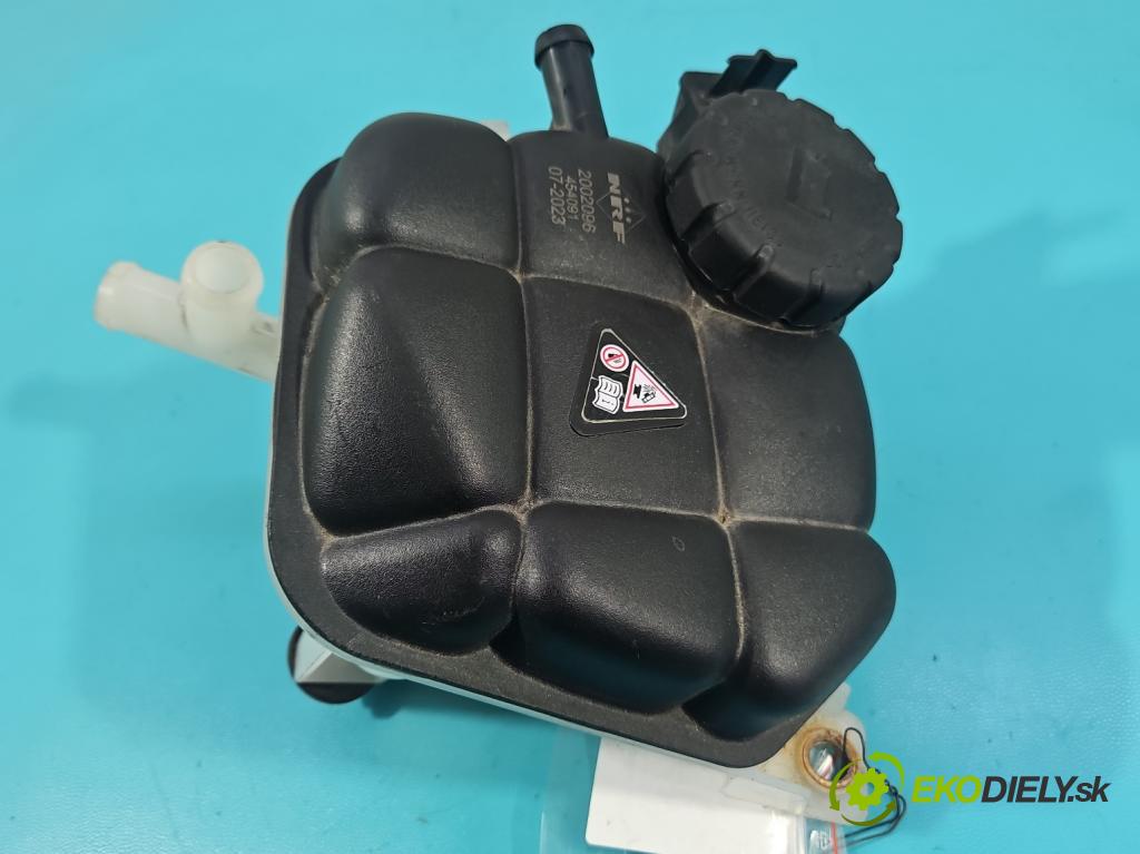 Mercedes GL II X166 2012-2015 4.7 V8 278928 340KM: automatic 250 kW 4663 cm3 5- Nádrž: kompenzačné: 