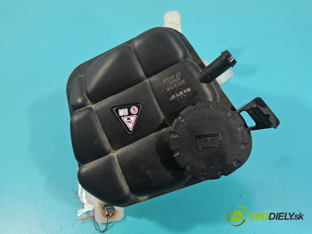 Mercedes GL II X166 2012-2015 4.7 V8 278928 340KM: automatic 250 kW 4663 cm3 5- Nádrž: kompenzačné: