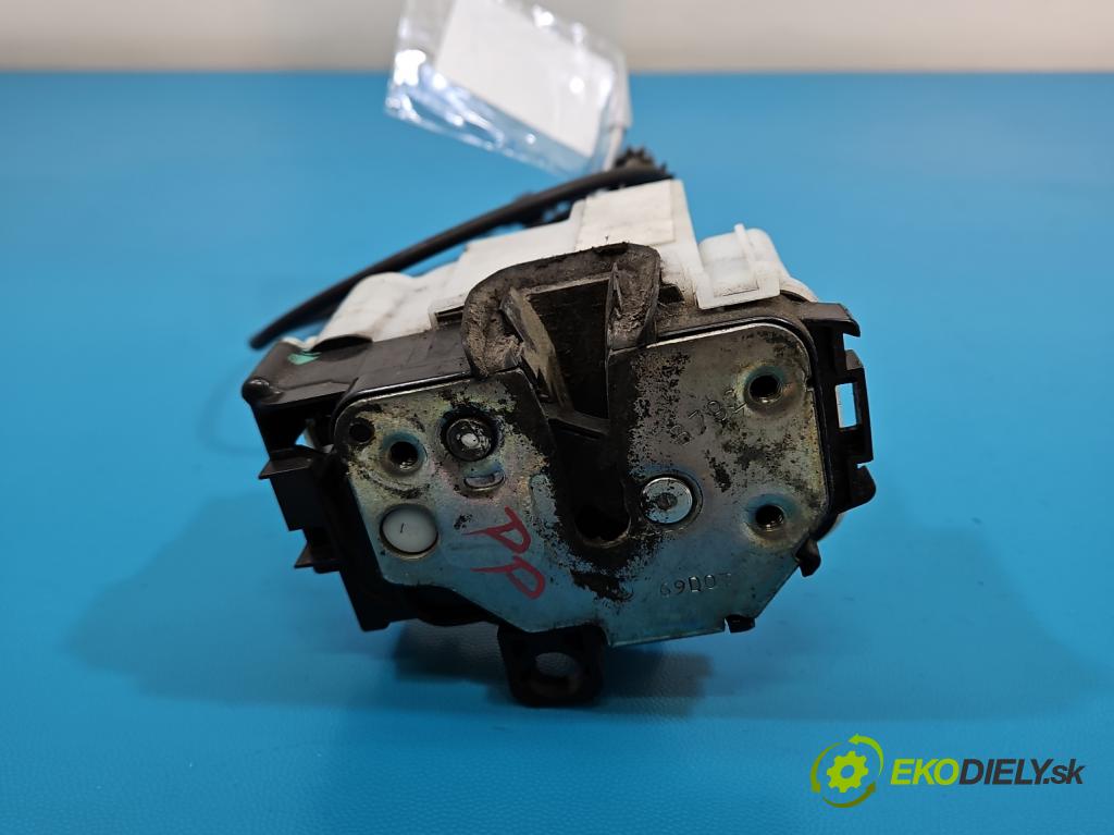 Fiat 500 2007-2020 1.3 jtd 75 HP manual 55 kW 1248 cm3 3- zámok predné pravý 51785918