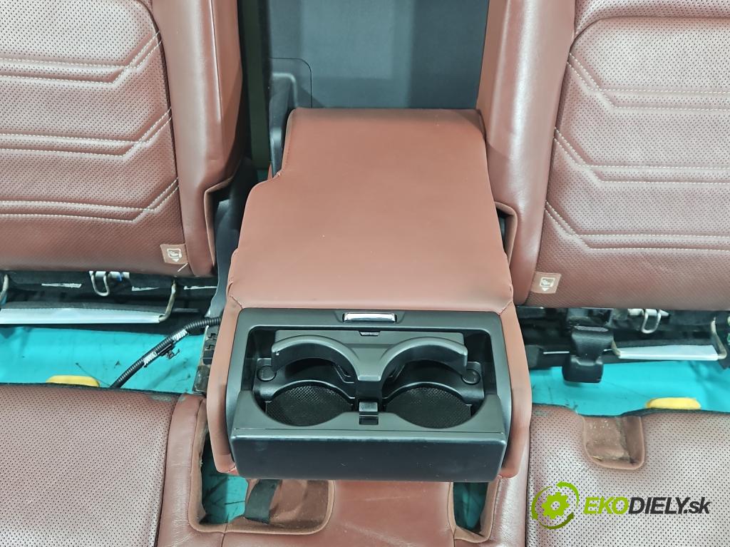 Lexus NX I 2014-2021 2.5 16V 155 HP automatic 114 kW 2494 cm3 5- Pohovka: zadné (Sedadlo)