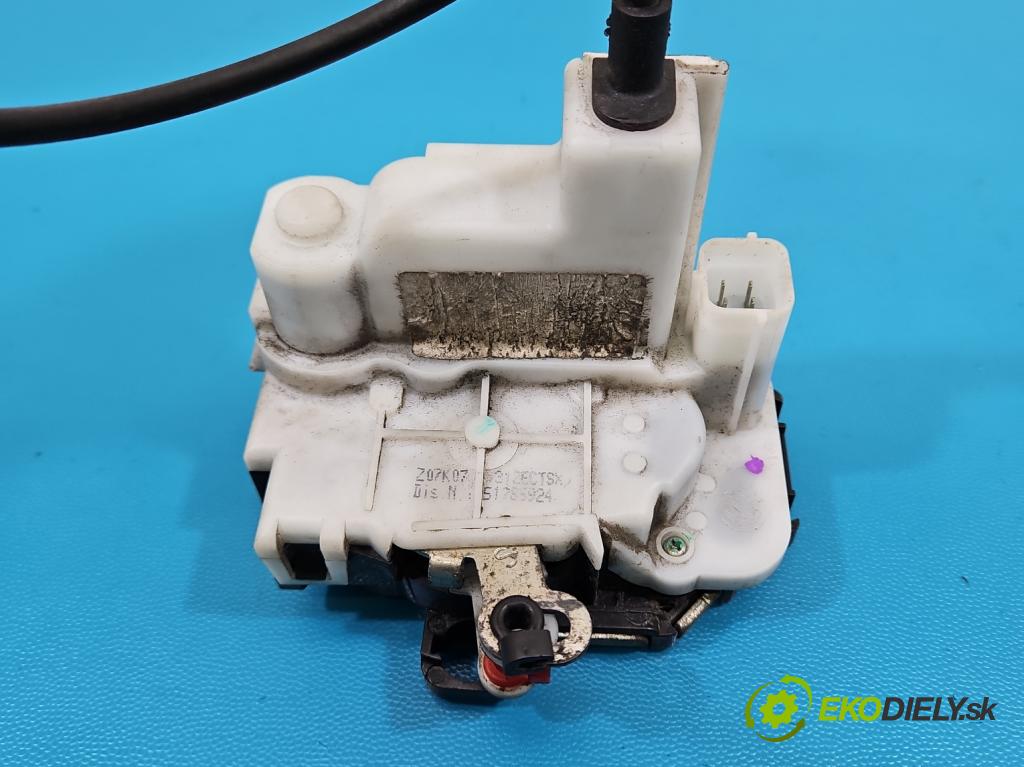 Fiat 500 2007-2020 1.3 jtd 75 HP manual 55 kW 1248 cm3 3- zámok predné ľavý 51785924