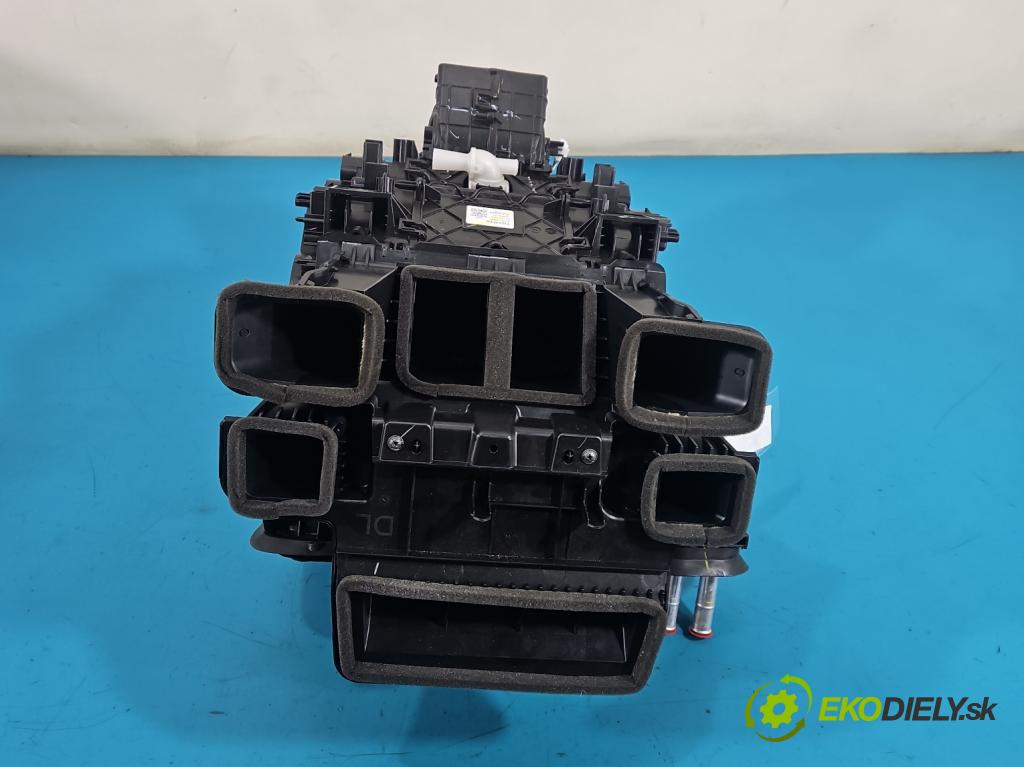 Toyota Corolla E21 2019- 1.5 12V 125 hp automatic 92 kW 1490 cm3 4- radiátor 87050-02W80 (Radiátor topení)