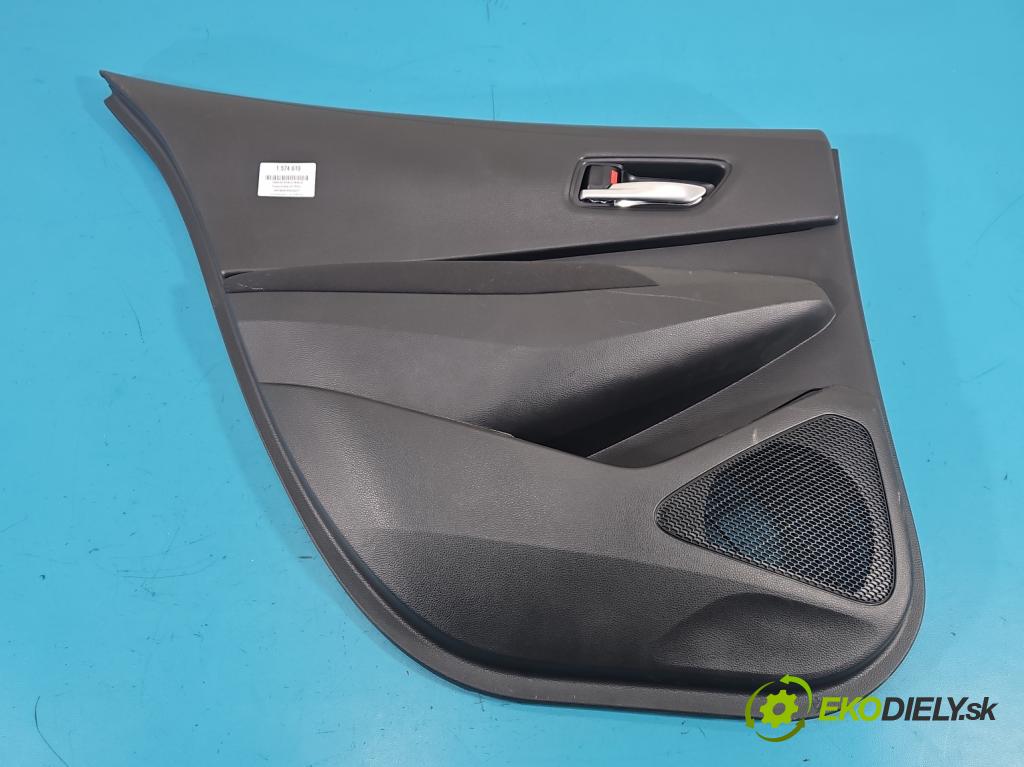 Toyota Corolla E21 2019- 1.5 12V 125 HP automatic 92 kW 1490 cm3 4- Čalounictví: dvere zadné ľavé 67061-0Z420-C2