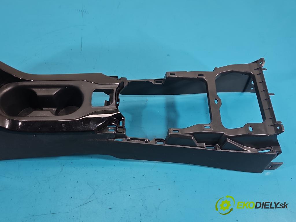 Toyota Corolla E21 2019- 1.5 12V 125 HP automatic 92 kW 1490 cm3 4- operadlo  (Lakťová opierka)