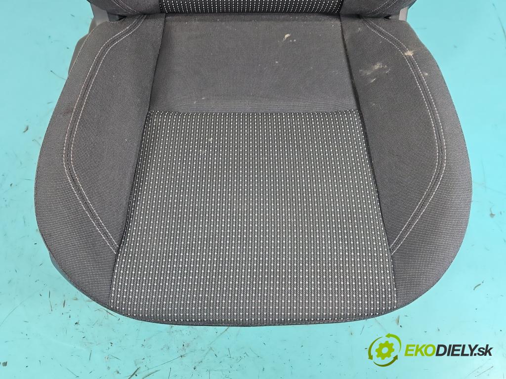 Ford C-Max II 2010-2019 1.0 EcoBoost: 125 HP manual 92 kW 998 cm3 5- Sedačka pravý (Sedadlo)